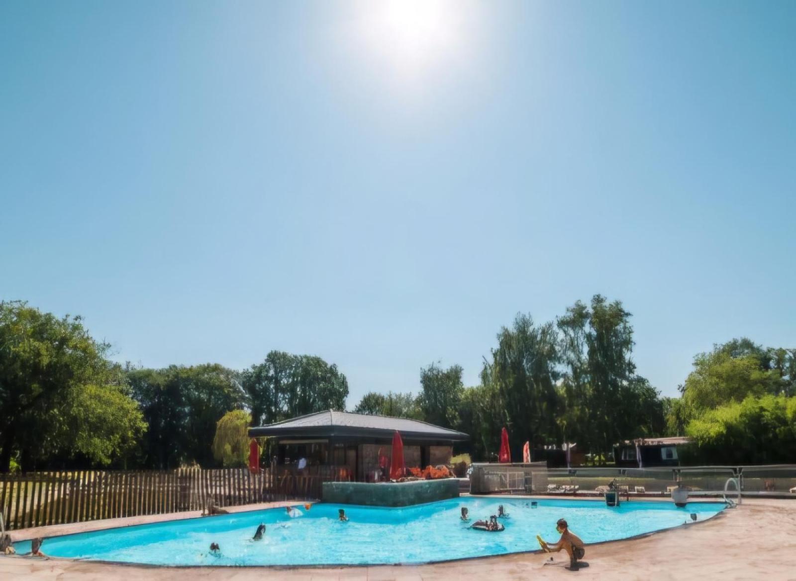 Pipowagen Met Prive Hot Tub Villa Lanaken Dış mekan fotoğraf
